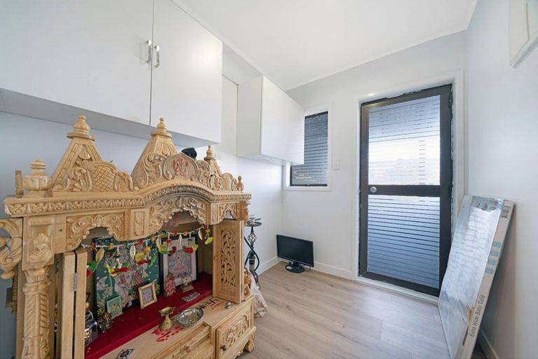 Photo of property in 2/46a Captain Scott Road, Glen Eden, Auckland, 0602