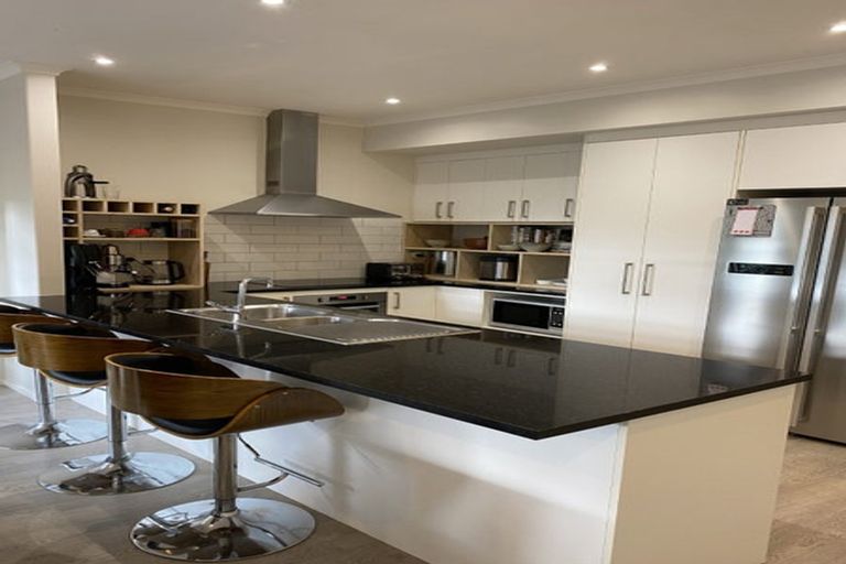 Photo of property in 4 Vincent Lane, Hobsonville, Auckland, 0616