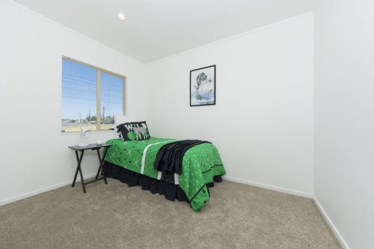 Photo of property in 9 Lockington Avenue, Henderson, Auckland, 0612