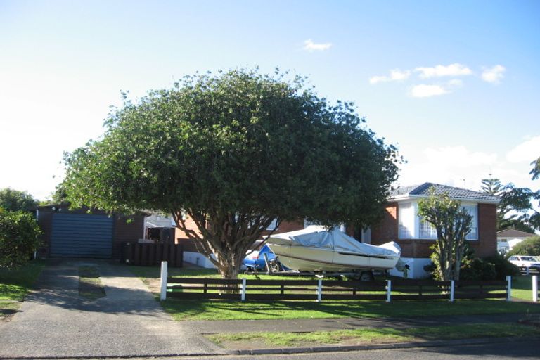 Photo of property in 1 Awakino Place, Manurewa, Auckland, 2102