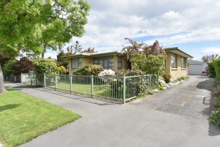 Photo of property in 237 Grimseys Road, Redwood, Christchurch, 8051