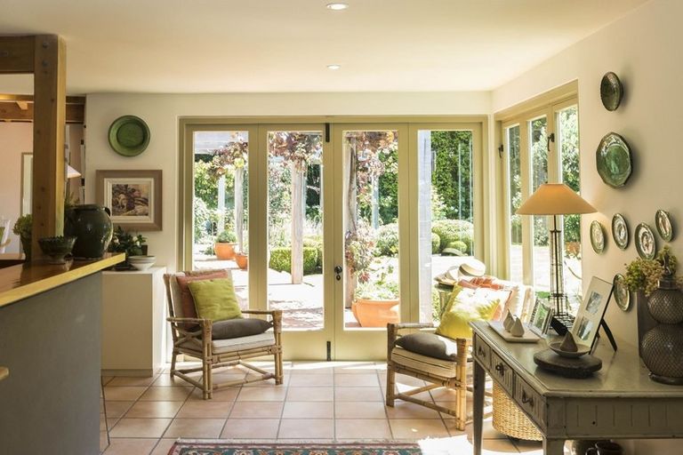 Photo of property in 87 Avonhead Road, Avonhead, Christchurch, 8042