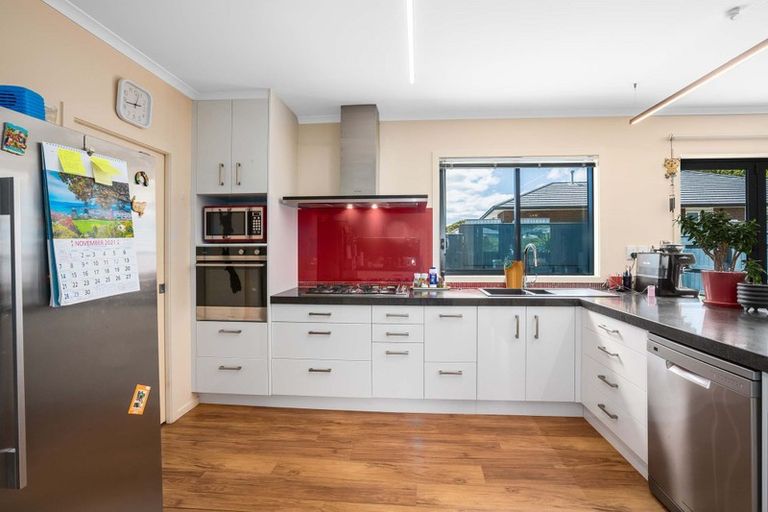 Photo of property in 32 Banks Boulevard, Whitby, Porirua, 5024