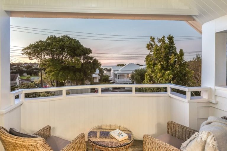 Photo of property in 5 Turnbull Road, Narrow Neck, Auckland, 0624