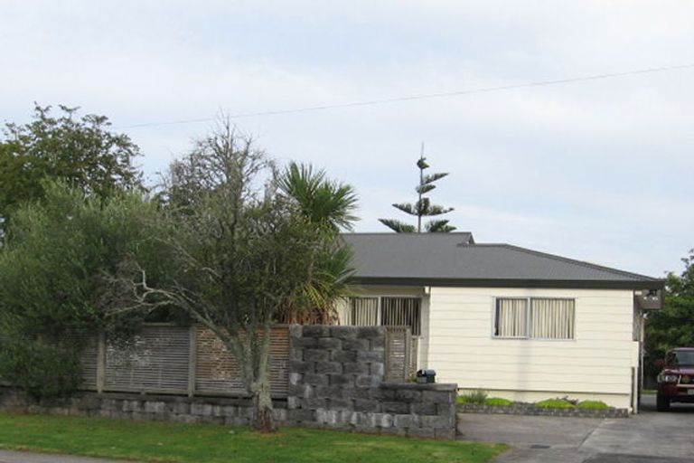 Photo of property in 309 Royal Road, Massey, Auckland, 0614