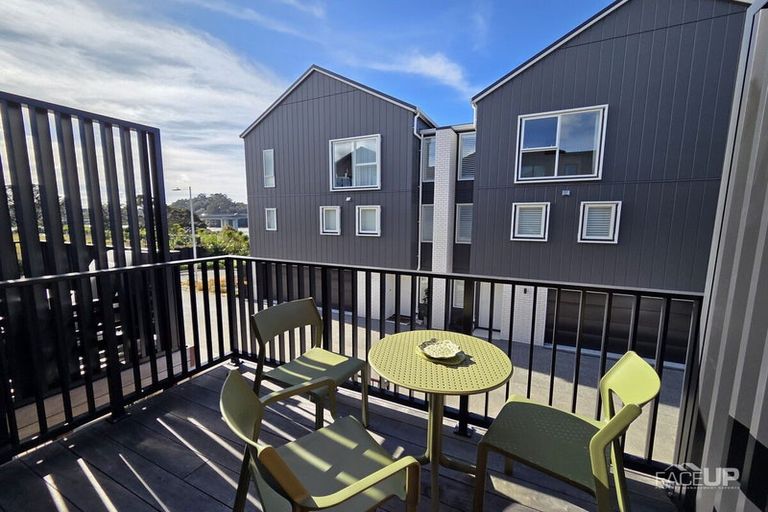 Photo of property in 4/35 Marine Parade, Hobsonville, Auckland, 0616