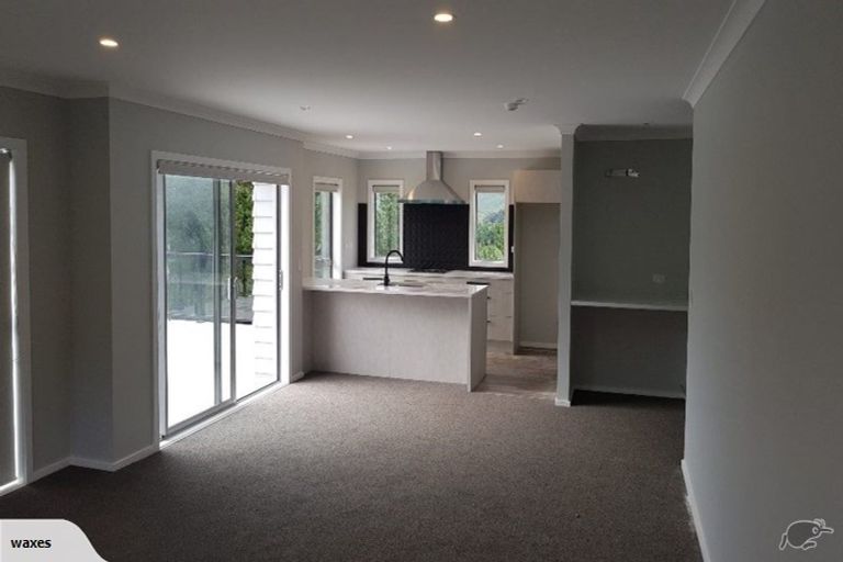 Photo of property in 92 Endeavour Drive, Whitby, Porirua, 5024