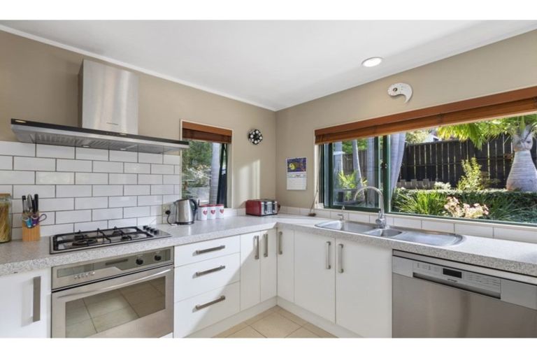 Photo of property in 1/50 Nigel Road, Browns Bay, Auckland, 0630