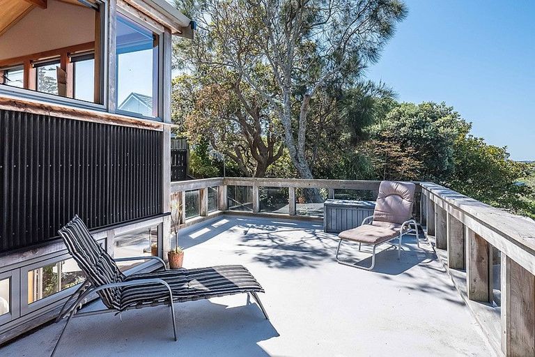 Photo of property in 15 Renown Road, Raumati South, Paraparaumu, 5032