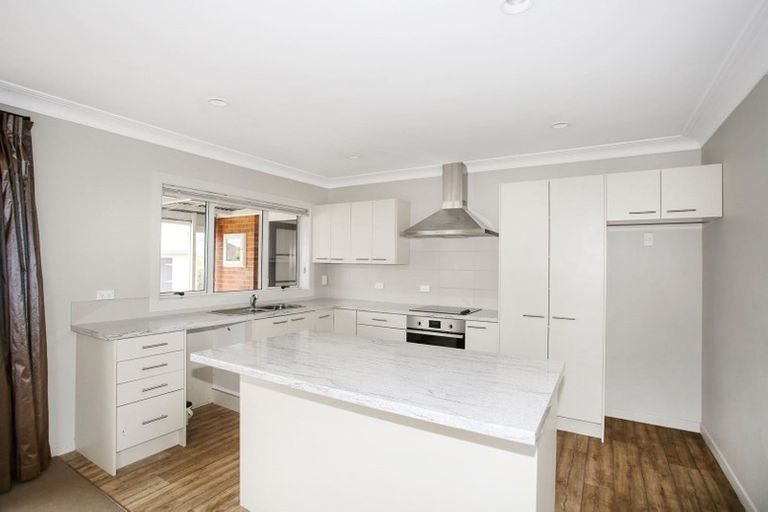 Photo of property in 8 Opaheke Road, Papakura, 2110