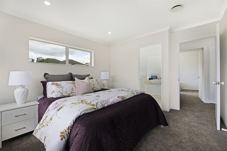 Photo of property in 15 Hillwell Drive, Henderson, Auckland, 0612