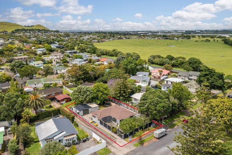Photo of property in 17 Ashcroft Avenue, Mangere Bridge, Auckland, 2022