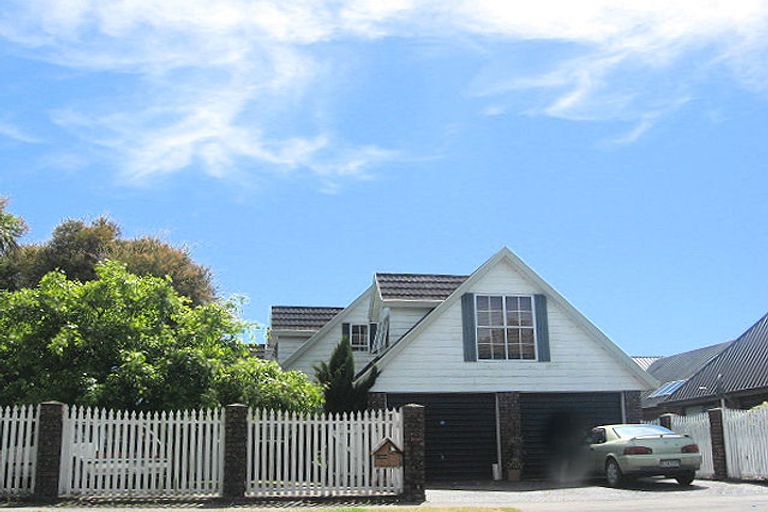 Photo of property in 104 Lake Terrace Road, Burwood, Christchurch, 8061