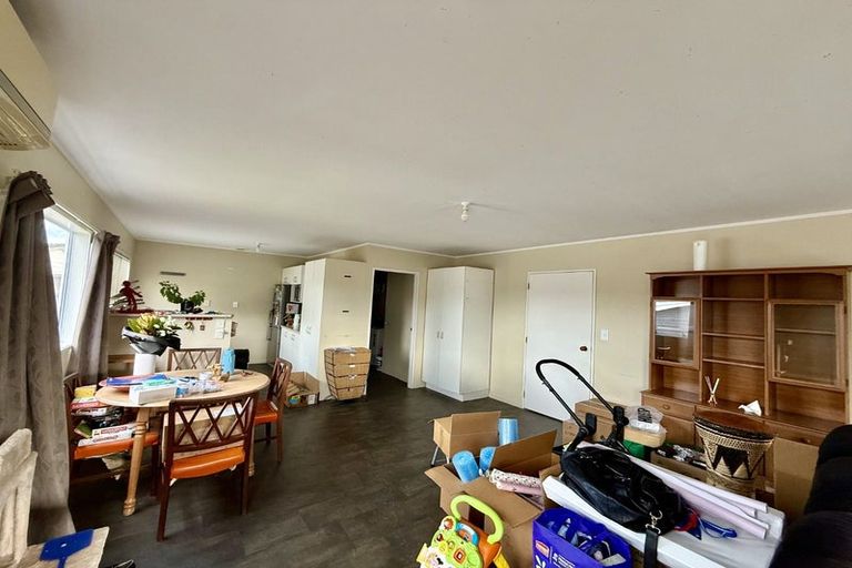 Photo of property in 12 Meadowvale Rise, Titirangi, Auckland, 0604