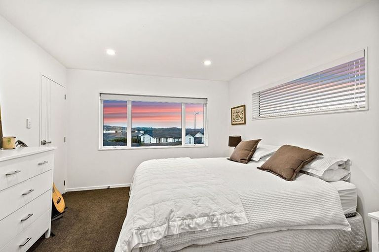 Photo of property in 11 Dida Park Drive, Kumeu, 0810