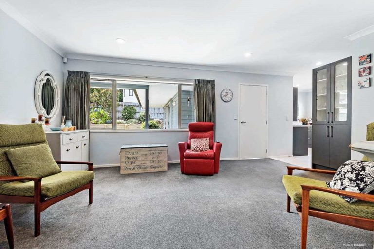 Photo of property in 7 Jomard Terrace, Northcross, Auckland, 0632