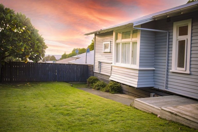 Photo of property in 55 Shakespeare Road, Bluff Hill, Napier, 4110