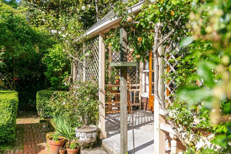 Photo of property in 1 Woodmancote Road, Khandallah, Wellington, 6035