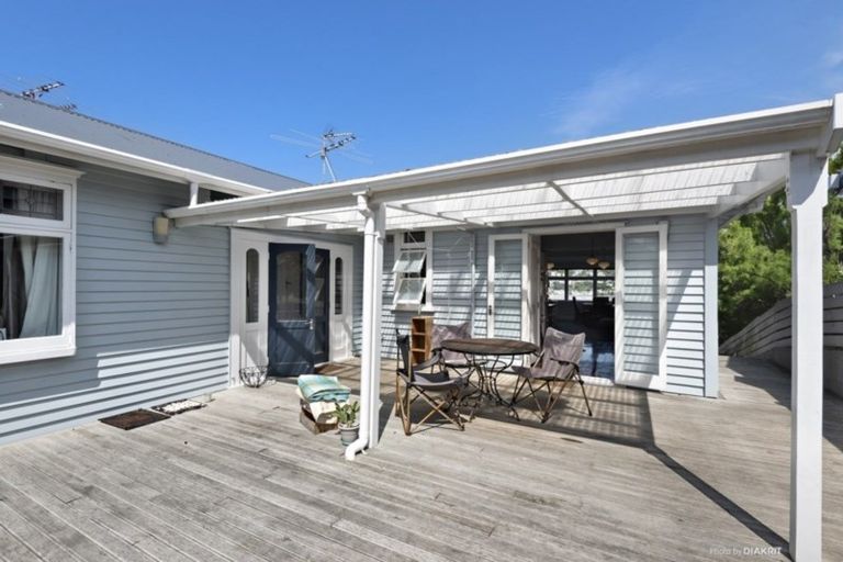 Photo of property in 19 Lonsdale Crescent, Rongotai, Wellington, 6022