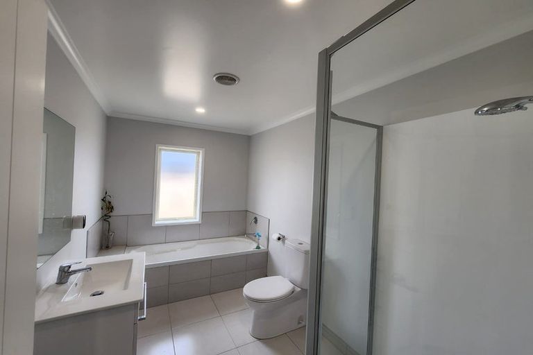 Photo of property in 30 Opouatu Avenue, Glenbrook, 2681