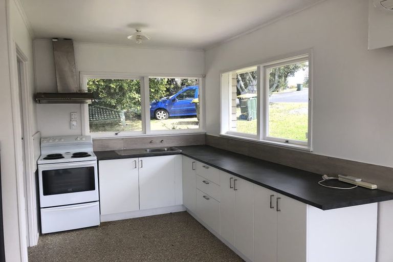 Photo of property in 1/36 Girrahween Drive, Totara Vale, Auckland, 0629