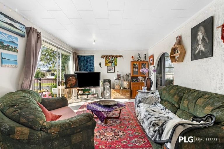 Photo of property in 2 Awakino Place, Manurewa, Auckland, 2102