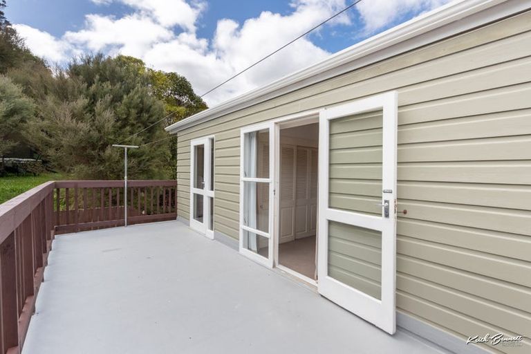 Photo of property in 3 Lowry Crescent, Stokes Valley, Lower Hutt, 5019