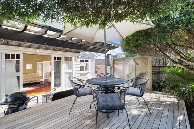 Photo of property in 3 Ngataringa Road, Devonport, Auckland, 0624