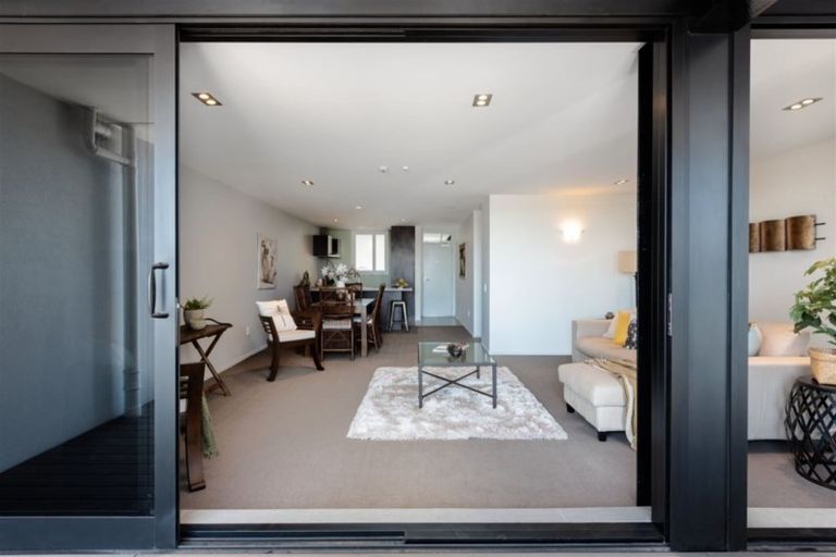 Photo of property in 2-06/424 Maunganui Road, Mount Maunganui, 3116