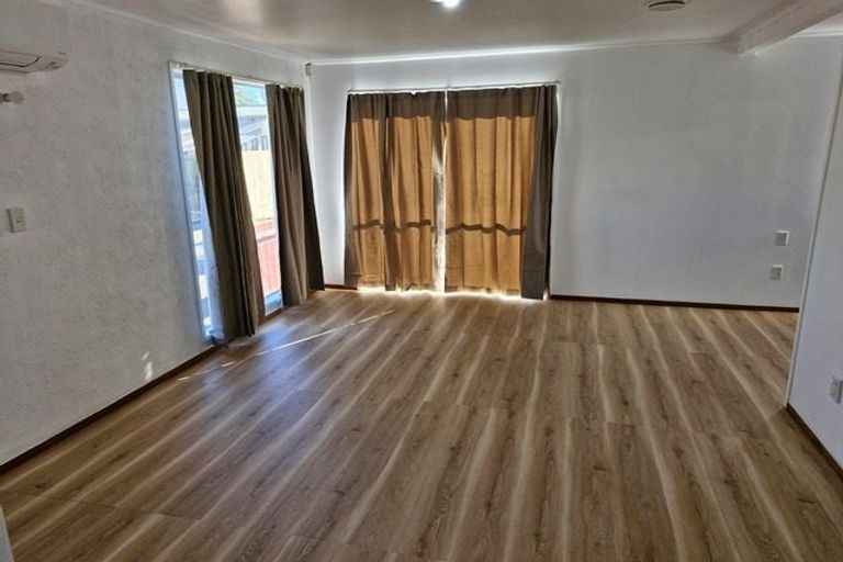 Photo of property in 6 Sabot Place, Massey, Auckland, 0614