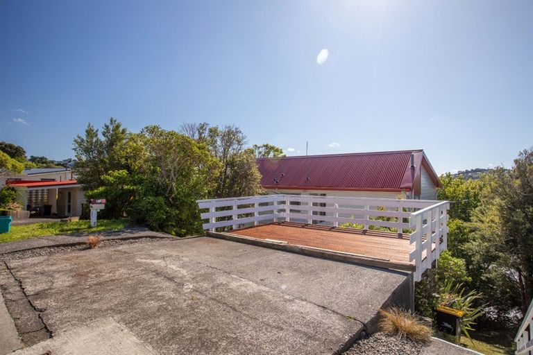 Photo of property in 12 Fairburn Grove, Johnsonville, Wellington, 6037
