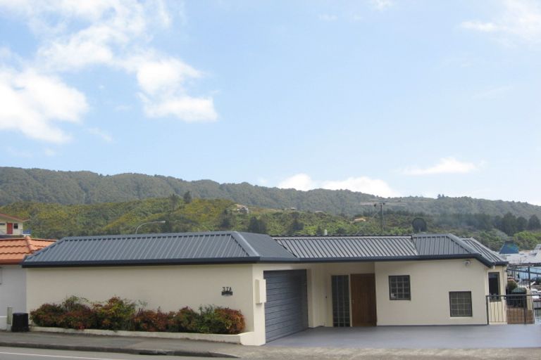 Photo of property in 37a Waikawa Road, Picton, 7220