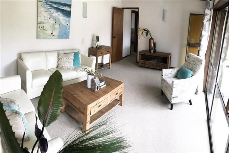 Photo of property in 4/4 Beach Road, Orewa, 0931