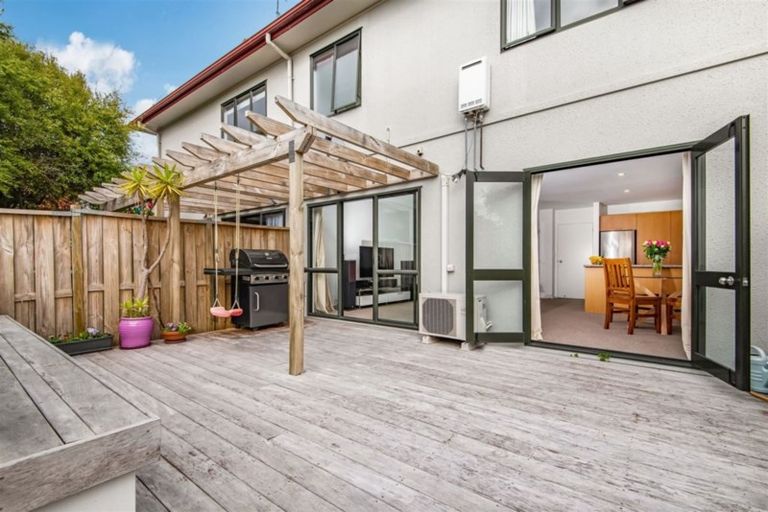 Photo of property in 3/42 Fields Parade, Oteha, Auckland, 0632