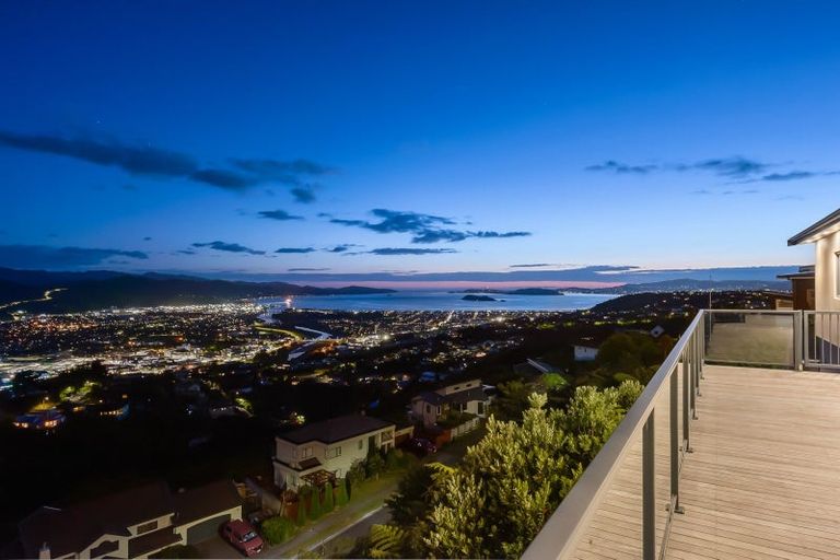 Photo of property in 30 Arahiwi Grove, Tirohanga, Lower Hutt, 5010