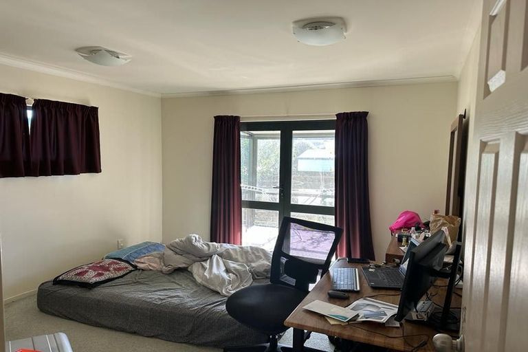 Photo of property in 14a Mexted Terrace, Tawa, Wellington, 5028