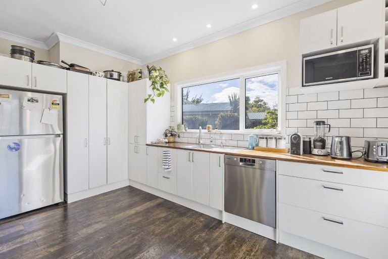 Photo of property in 1 Williams Terrace, Fitzherbert, Palmerston North, 4410