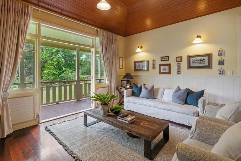 Photo of property in 3 Daphne Harden Lane, Paremoremo, Auckland, 0632