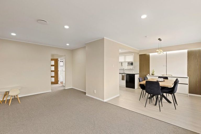Photo of property in 11 Western View Court, Sunnyvale, Auckland, 0612