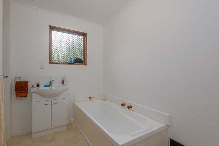 Photo of property in 32 Rata Street, Tokomaru, Palmerston North, 4474