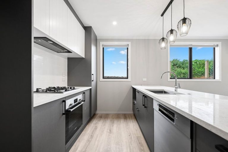 Photo of property in 27 Waruhia Crescent, Rototuna North, 3281