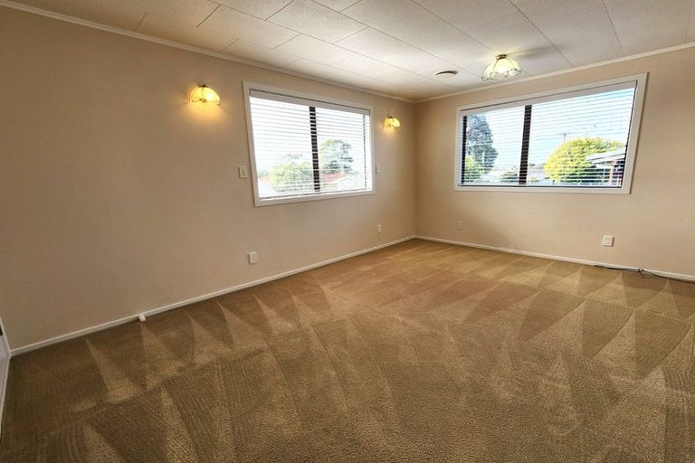 Photo of property in 39a Sturges Road, Henderson, Auckland, 0612