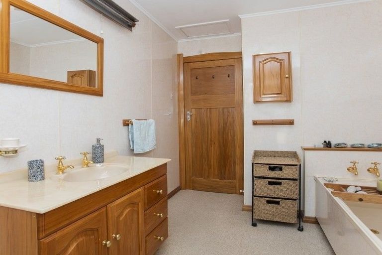 Photo of property in 17 Cobden Street, Gisborne, 4010