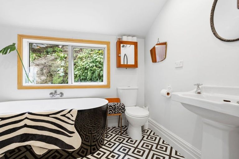 Photo of property in 47 Hawkhurst Road, Lyttelton, 8082