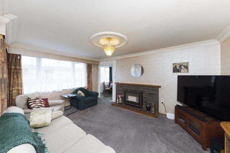 Photo of property in 11 Peters Avenue, Cloverlea, Palmerston North, 4412