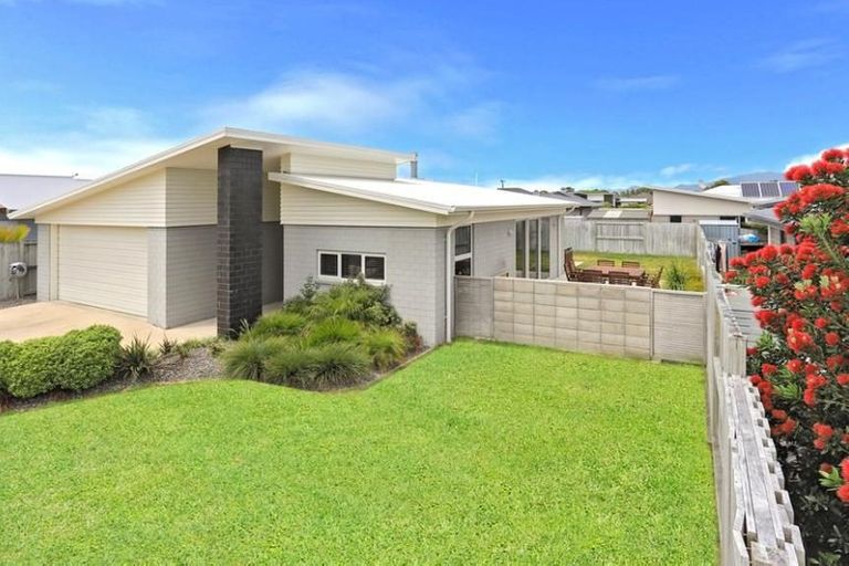 Photo of property in 5 Butterworth Crescent, Papamoa Beach, Papamoa, 3118