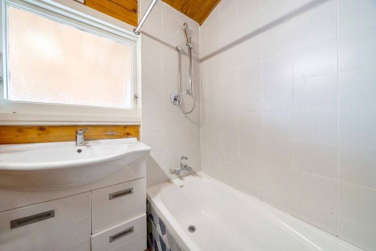 Photo of property in 6 Robert Burke Place, Henderson, Auckland, 0612