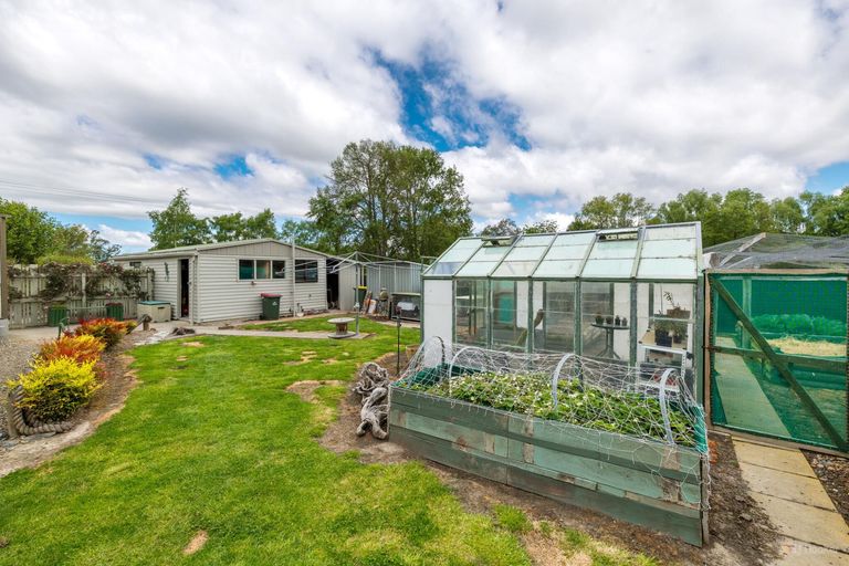 Photo of property in 92 Timaru Road, Waimate, 7924