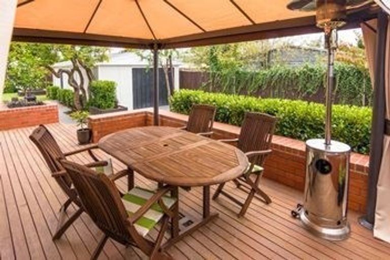 Photo of property in 2 Springbank Street, Bryndwr, Christchurch, 8053