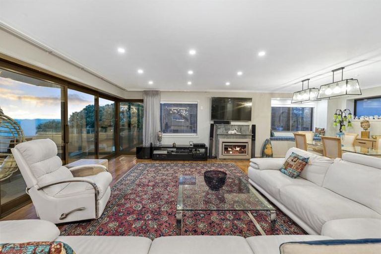 Photo of property in 24 Tiri Road, Milford, Auckland, 0620